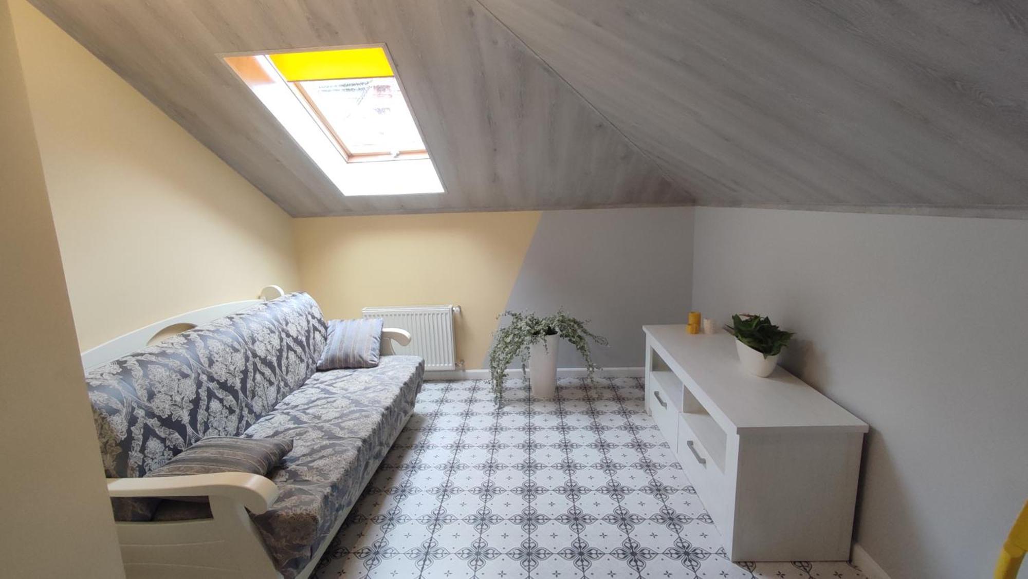 Сонячна Мансарда Apartment Kamianets Podilskyi Bagian luar foto