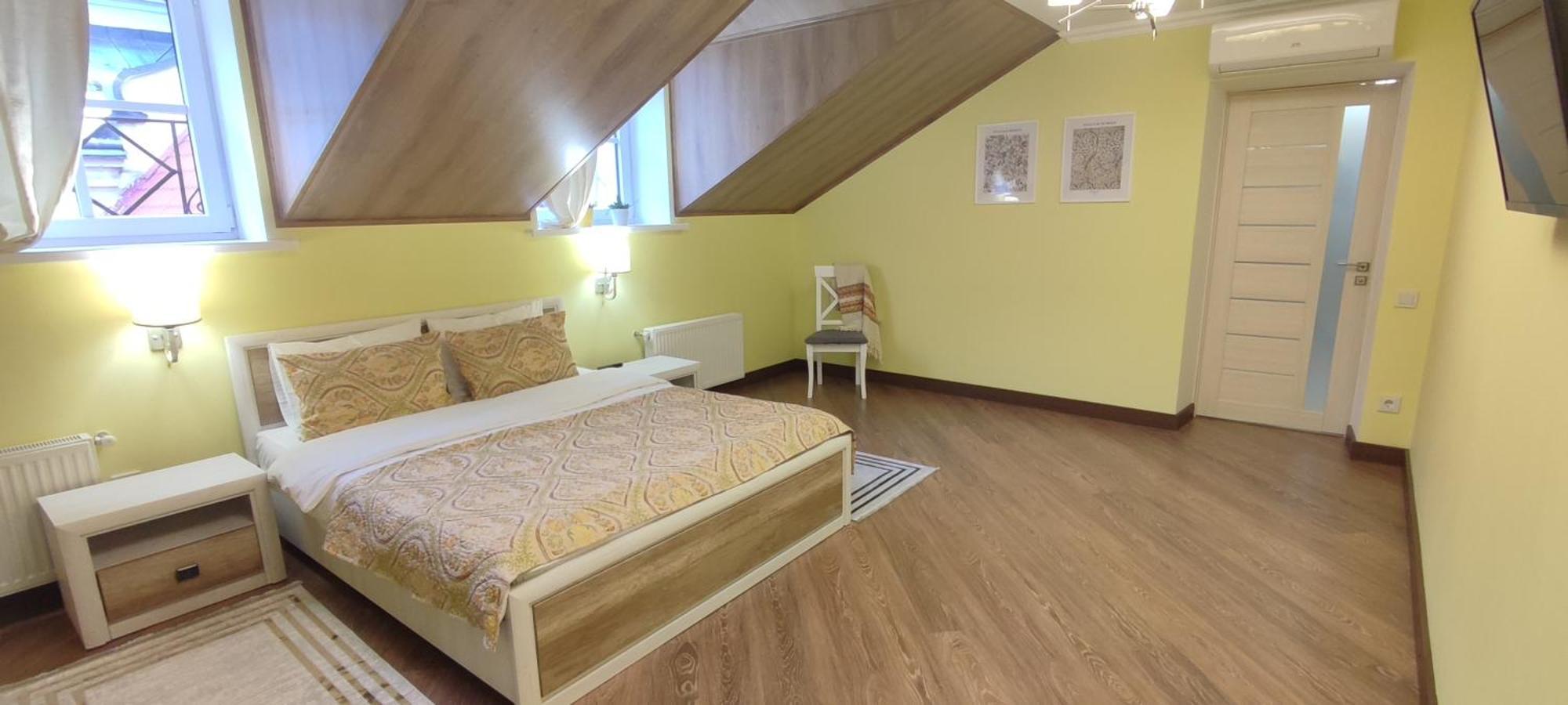 Сонячна Мансарда Apartment Kamianets Podilskyi Bagian luar foto