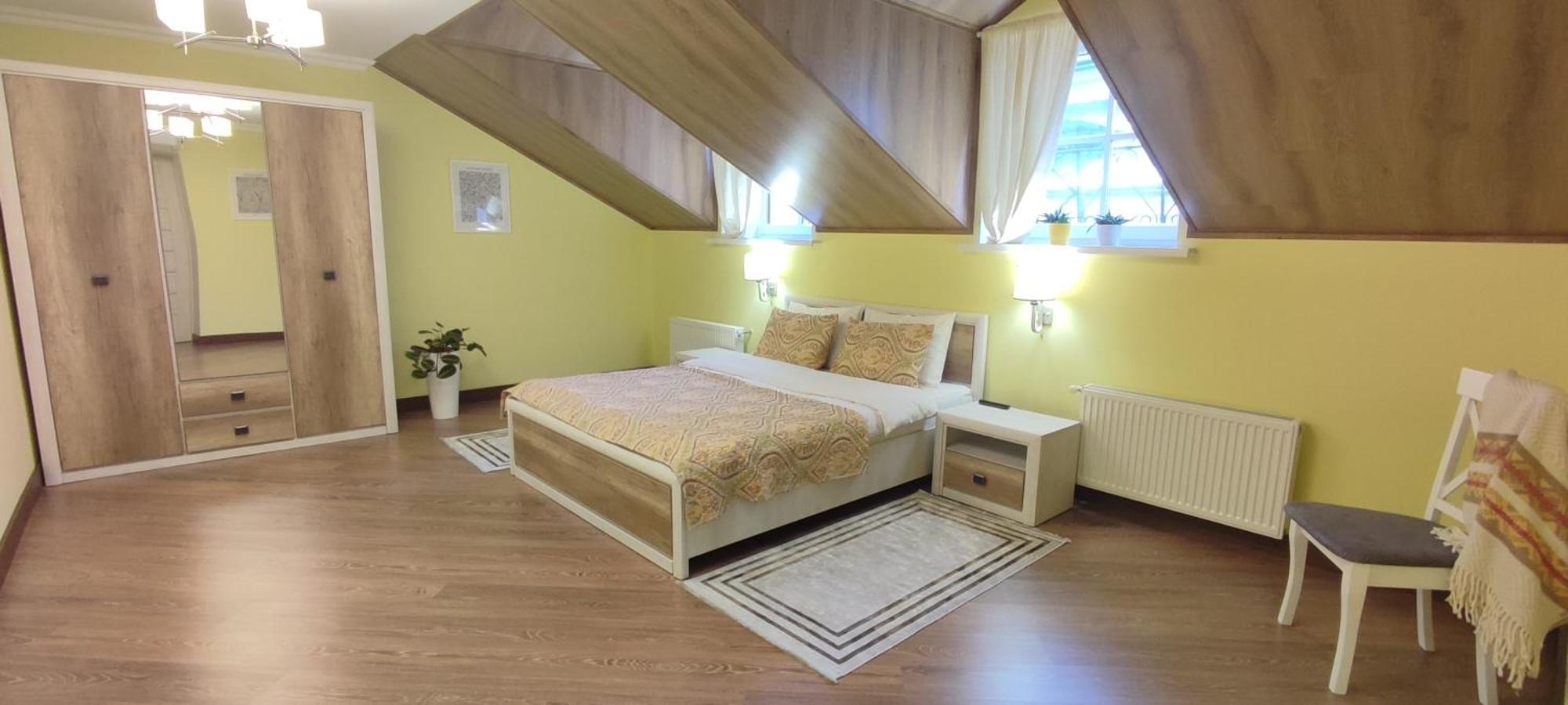 Сонячна Мансарда Apartment Kamianets Podilskyi Bagian luar foto