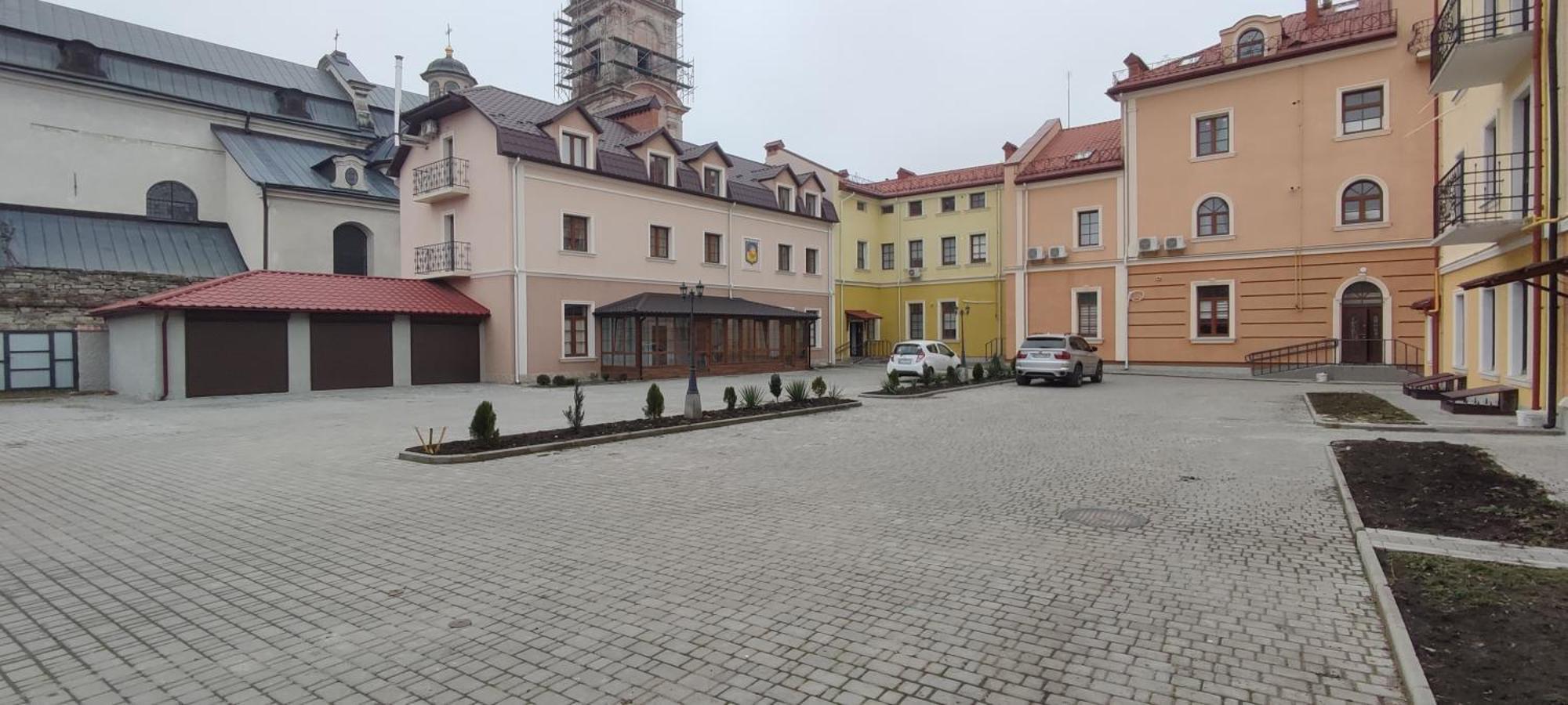 Сонячна Мансарда Apartment Kamianets Podilskyi Bagian luar foto
