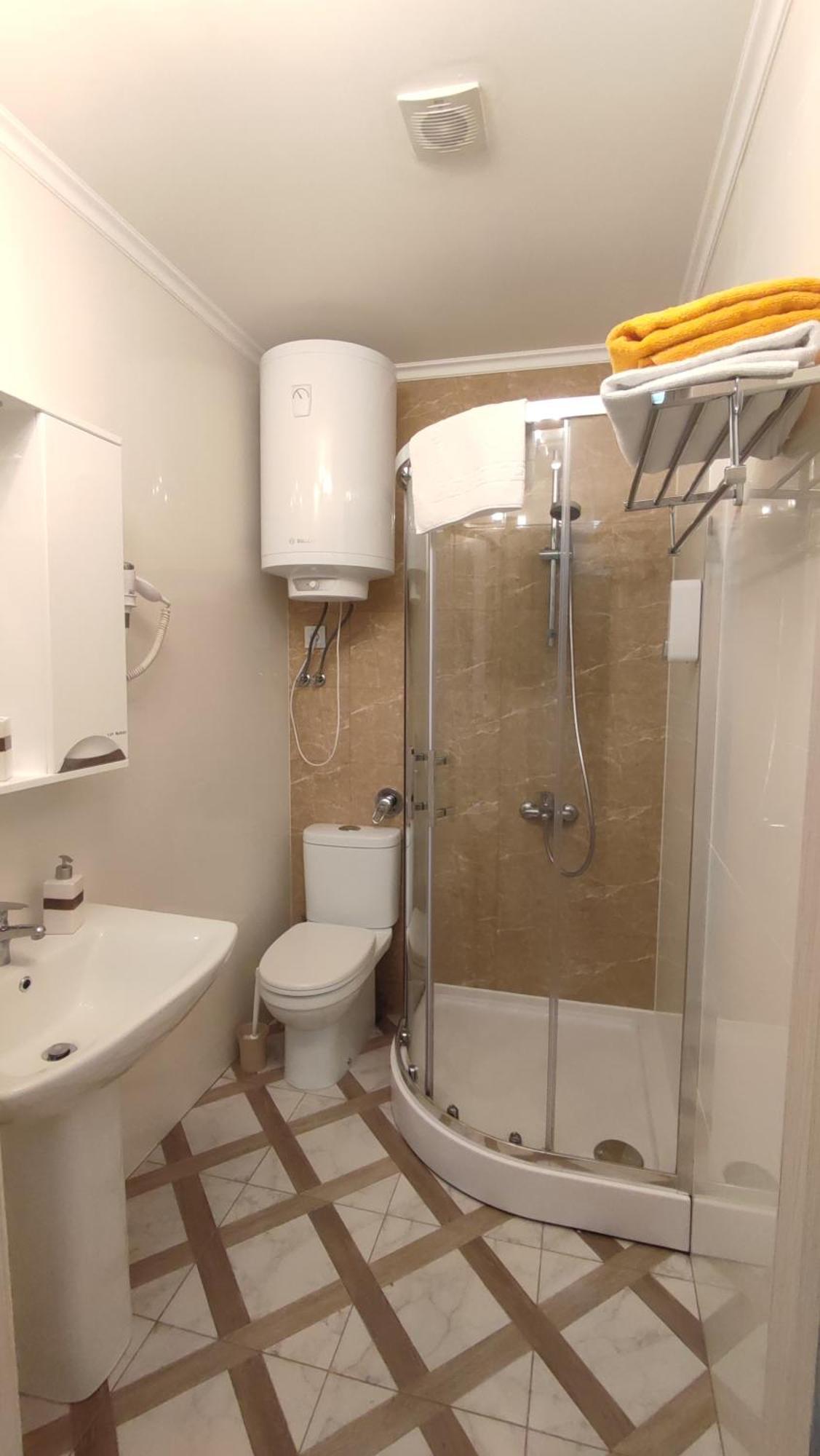 Сонячна Мансарда Apartment Kamianets Podilskyi Bagian luar foto